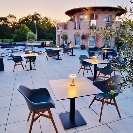 Ce Plaza Hotel