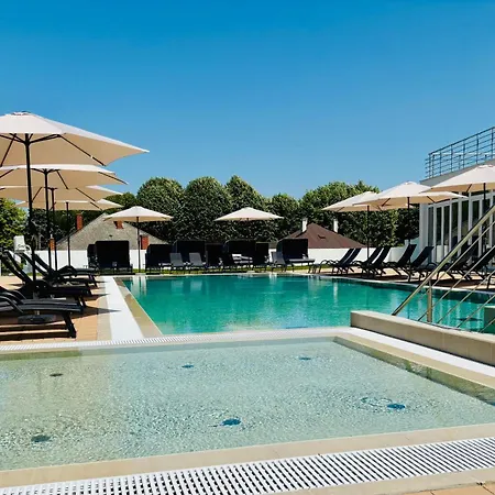 Ce Plaza Hotel 4*