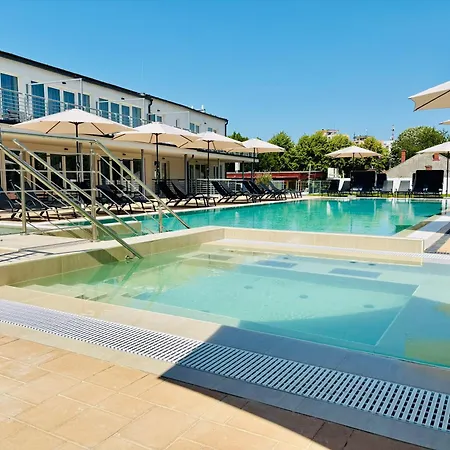 Hotel Ce Plaza 4*