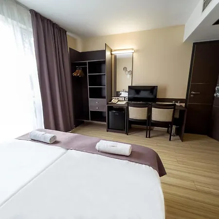 Ce Plaza Hotel