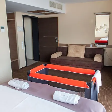 Ce Plaza Hotel