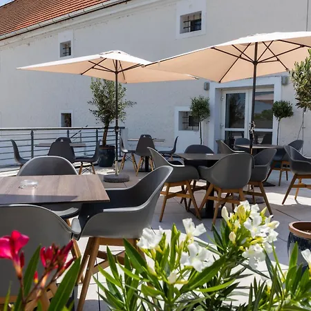 Ξενοδοχείο Ce Plaza 4*