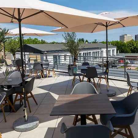 Отель Ce Plaza 4*