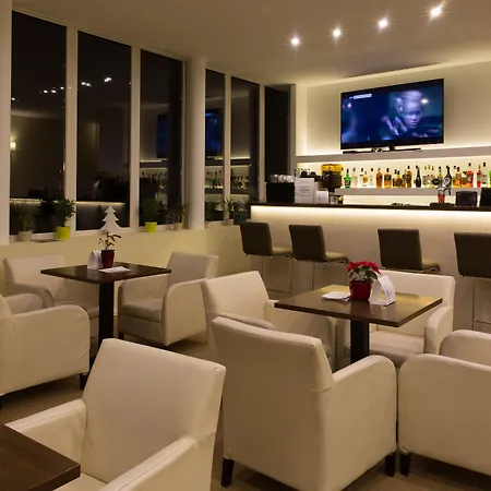 Ce Plaza 4*