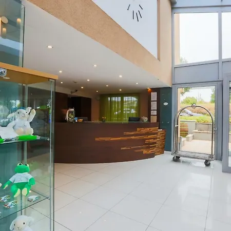Ce Plaza Hotel
