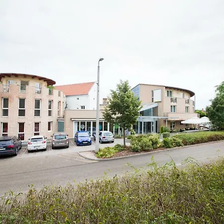 Ce Plaza Hotel
