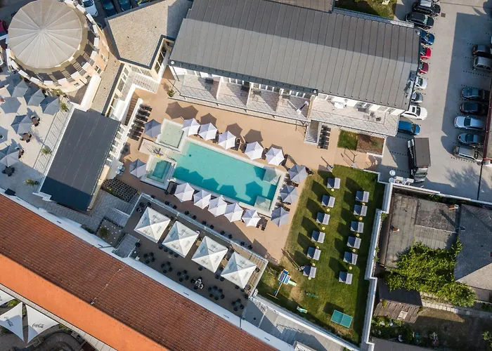 Szálloda Ce Plaza 4*